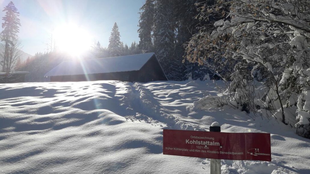 Kohlstatt-Alm in Winterlandschaft im Zentrum für Umwelt und Kultur