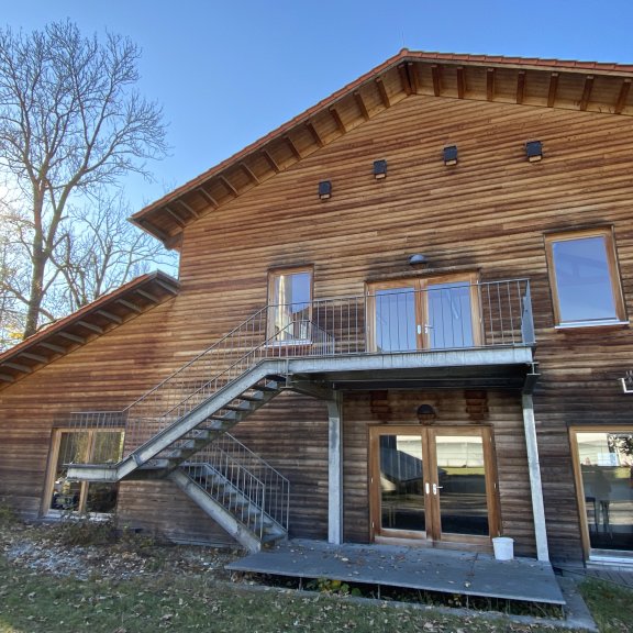 Energiepavillon aus Holz für Bildungsarbeit des Zentrums für Umwelt und Kultur im Kloster Benediktbeuern 