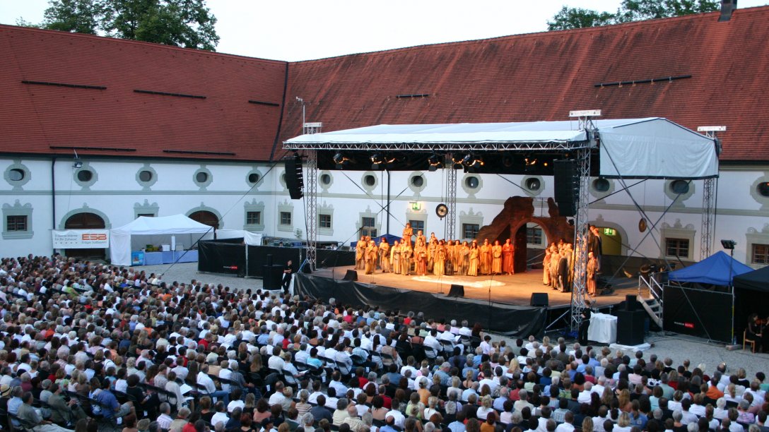 Open-Air Konzert Carmina Burana im Innenhof des Maierhof (Zentrum für Umwelt und Kultur)